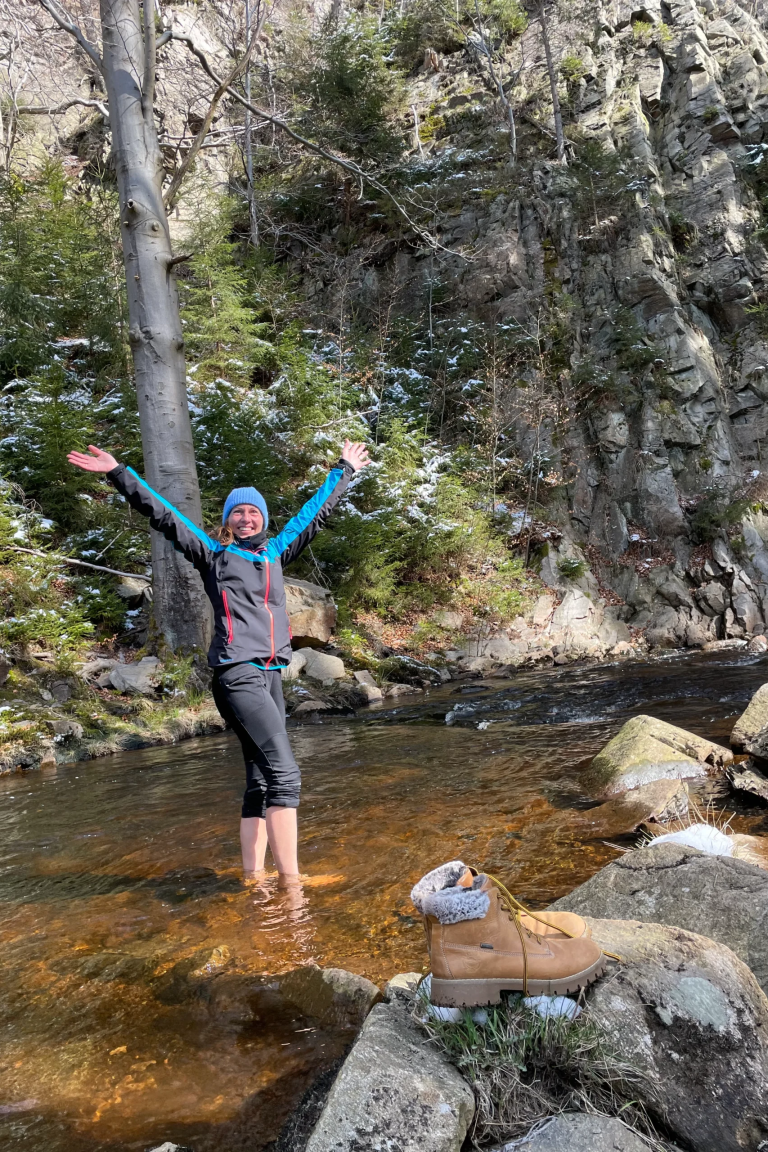 cornelia-kunz-im-bach-02-scaled