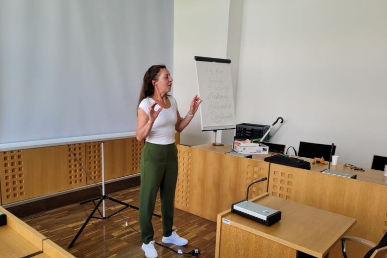 f6b96089-daa3-4a13-ac24-1cc74d36b964